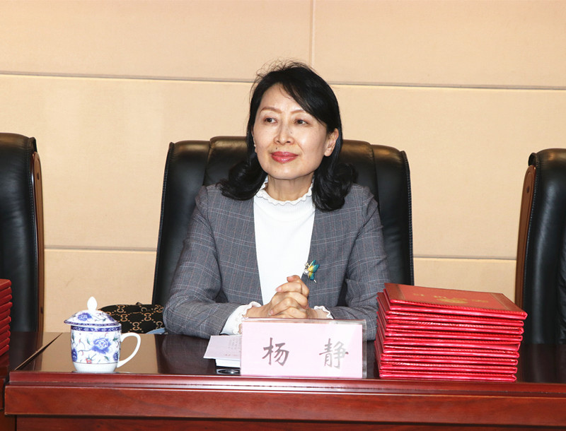 杨静_副本.jpg